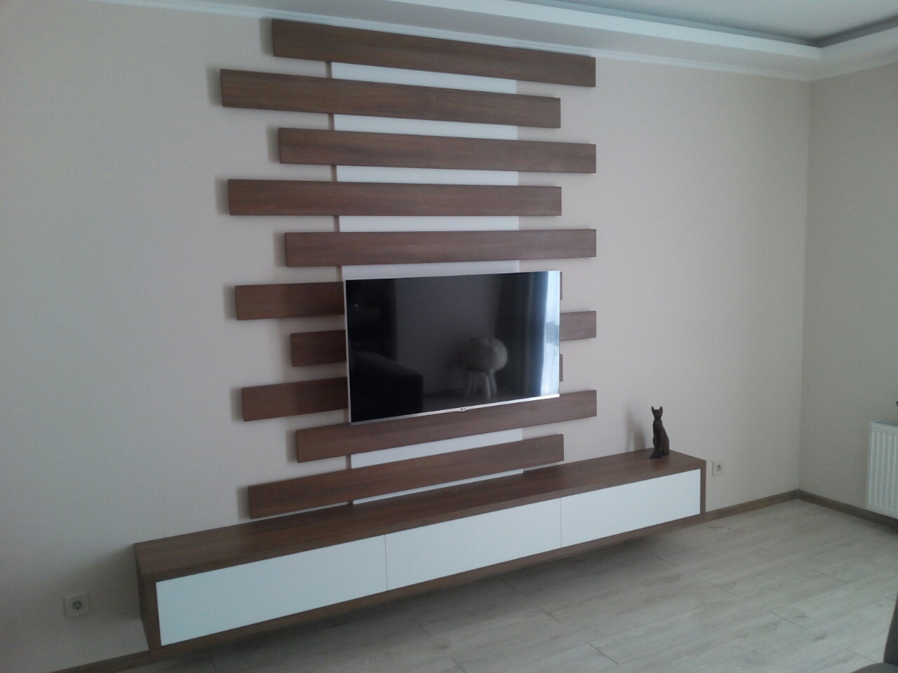 Стенка в стиле минимализма